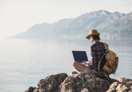 How to stay organized while travelling as a digital nomad?