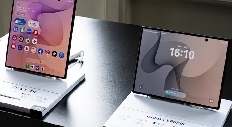 Samsung Galaxy Z Fold 9